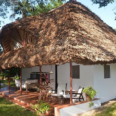 Hotel Diani House à Diani Beach Extérieur photo